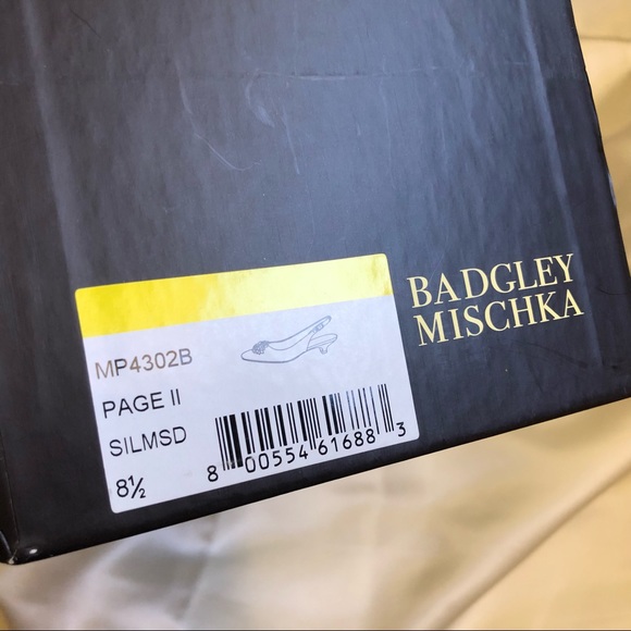 Badgley Mischka Silver Metallic Kitten Heeled Pumps - Picture 8 of 16